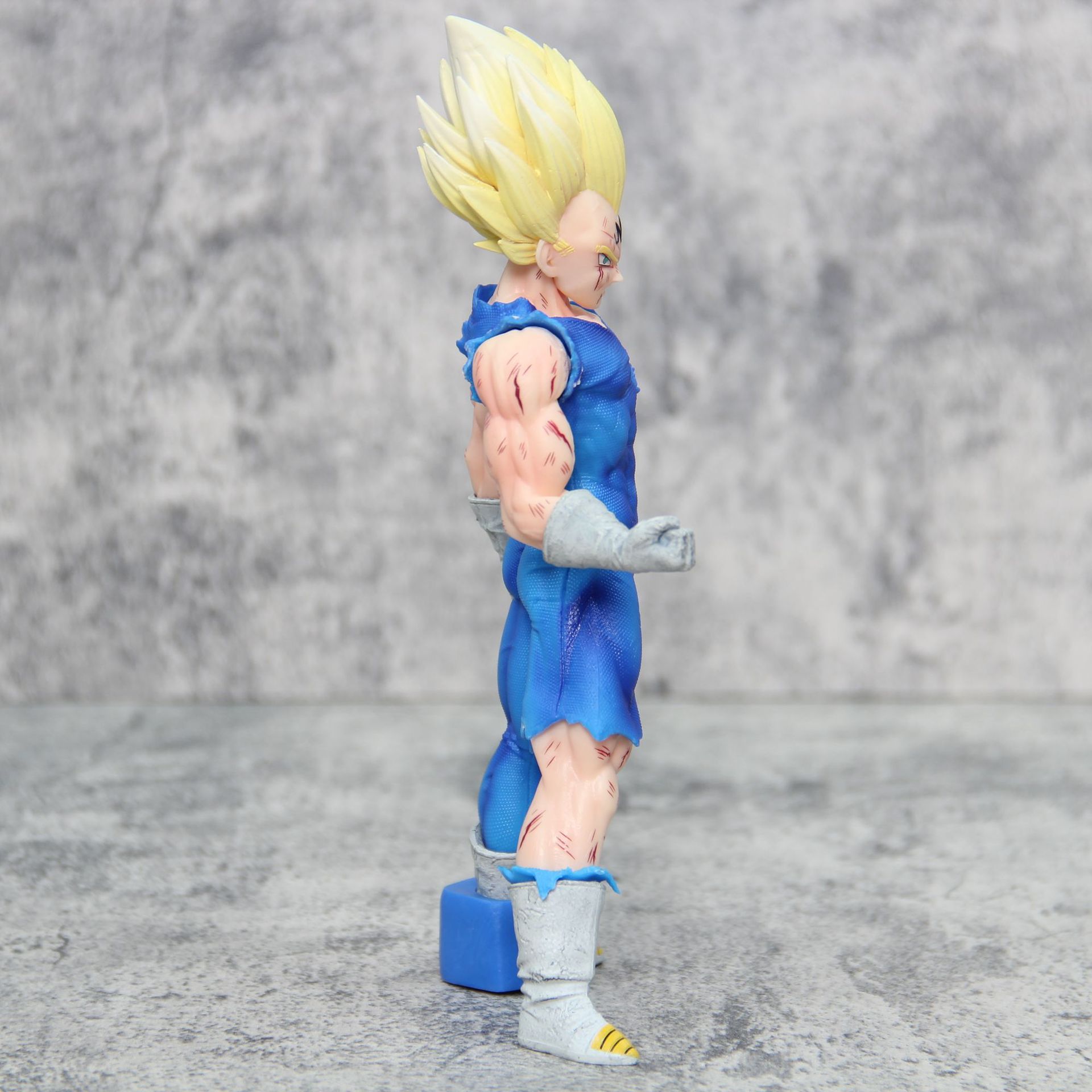 Dragon Ball Z Super Saiyan Pri - đánh giá và giá Model Kit Vegeta